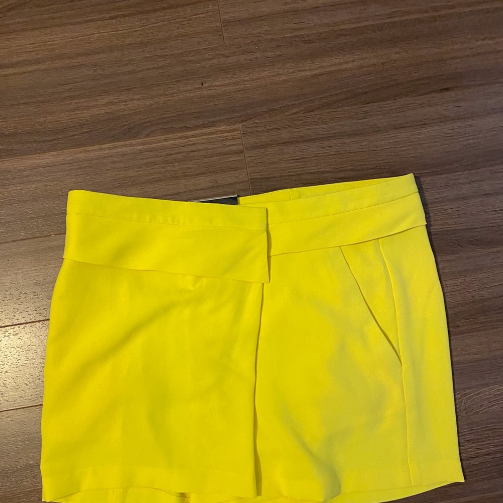 Women’s shorts/ skirt ( skirts)